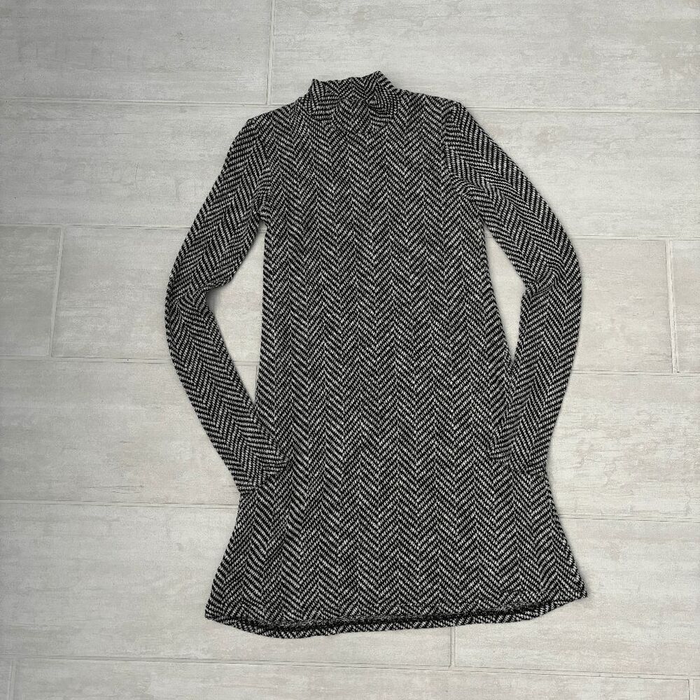 BCBG Sweater Dress Long Sleeve Mini Herringbone Knit Black & White Mock Neck XS